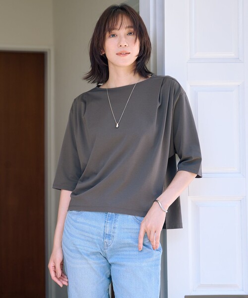 J.PRESS(ジェイプレス)の「【洗える・抗菌防臭・接触冷感・吸水速乾】ドライポンチ ボートネック カットソー(Tシャツ/カットソー・レディース・グレー系/ブラック系/サックスブルー系/ベージュ系・T15/T13)」の1枚目の写真