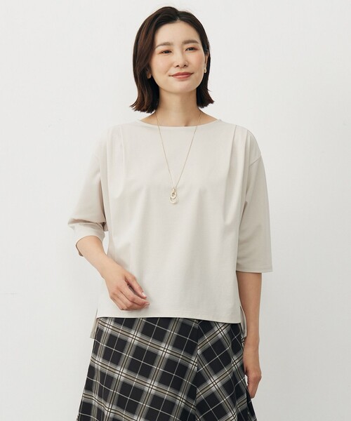 J.PRESS(ジェイプレス)の「【洗える・抗菌防臭・接触冷感・吸水速乾】ドライポンチ ボートネック カットソー(Tシャツ/カットソー・レディース・グレー系/ブラック系/サックスブルー系/ベージュ系・T15/T13)」の3枚目の写真