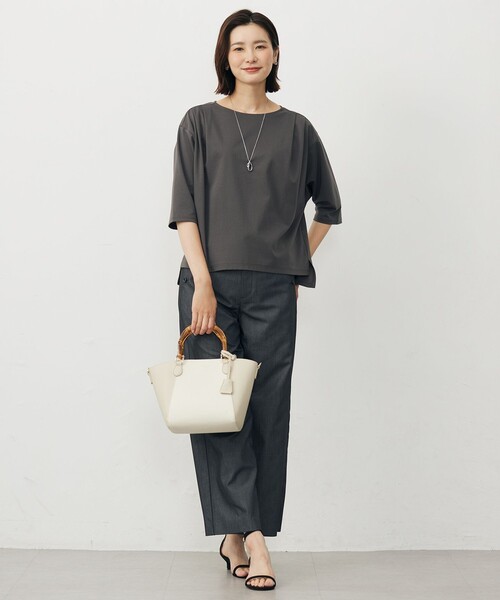 J.PRESS(ジェイプレス)の「【洗える・抗菌防臭・接触冷感・吸水速乾】ドライポンチ ボートネック カットソー(Tシャツ/カットソー・レディース・グレー系/ブラック系/サックスブルー系/ベージュ系・T15/T13)」の10枚目の写真
