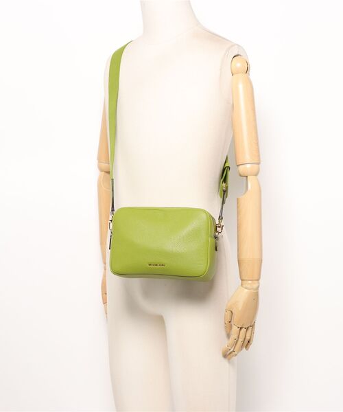 ショルダーバッグ バッグ BRYANT ぺブルレザー カメラバッグ  