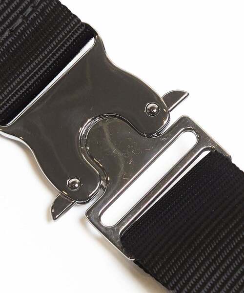 MEN'S MELROSE（メンズメルローズ）の「シュリンクフェイクレザー/ラウンドショルダーバッグ（ショルダーバッグ・メンズ・ブラック/ネイビー・9）」の6枚目の写真