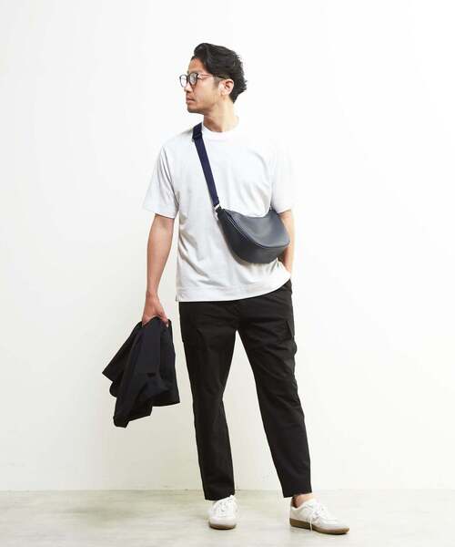 MEN'S MELROSE（メンズメルローズ）の「シュリンクフェイクレザー/ラウンドショルダーバッグ（ショルダーバッグ・メンズ・ブラック/ネイビー・9）」の12枚目の写真