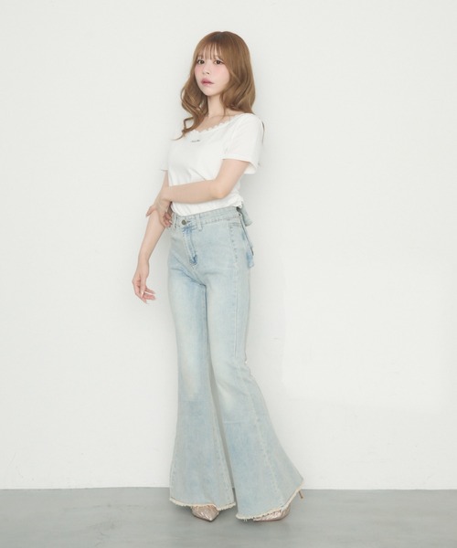 TITTY&CO.（ティティーアンドコー）の「バックリボンデニムパンツ（デニムパンツ・レディース・ホワイト/ブルー・MEDIUM/SMALL）」の5枚目の写真