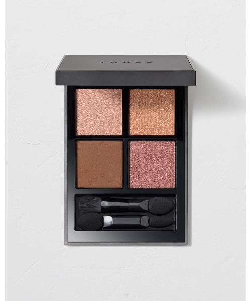 THREE（スリー）の「THREE スターゲージングアイシャドウクアッド ＜限定＞（アイシャドウ・レディース・X06 DREAM OF DISCORDANCE/X05 EMBRACE DISCORDANCE・FREE）」の2枚目の写真