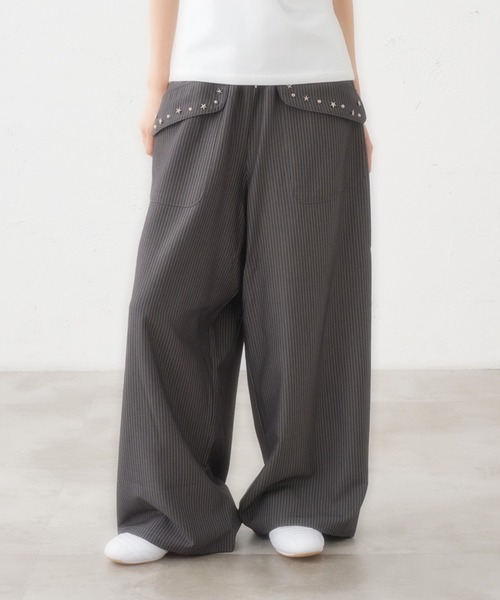 FCMM（エフシーエムエム）の「【日本限定】STUDS STRIPE SLACKS