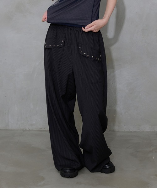 FCMM（エフシーエムエム）の「【日本限定】STUDS STRIPE SLACKS