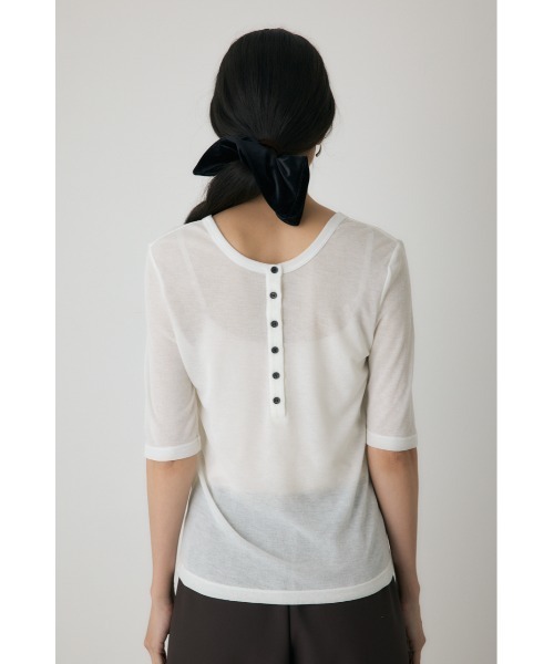 crie conforto(クリーコンフォルト)の「バックオープンヘンリーネックTシャツ 秋服 / 2WAY(Tシャツ/カットソー・レディース・パープル/アイボリー/ブラック/チャコールグレー/ブラウン・FREE)」の7枚目の写真