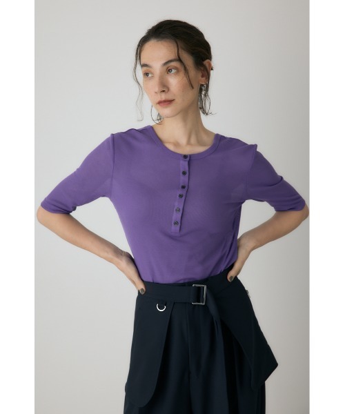 crie conforto(クリーコンフォルト)の「バックオープンヘンリーネックTシャツ 秋服 / 2WAY(Tシャツ/カットソー・レディース・パープル/アイボリー/ブラック/チャコールグレー/ブラウン・FREE)」の12枚目の写真