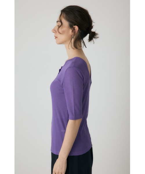 crie conforto(クリーコンフォルト)の「バックオープンヘンリーネックTシャツ 秋服 / 2WAY(Tシャツ/カットソー・レディース・パープル/アイボリー/ブラック/チャコールグレー/ブラウン・FREE)」の16枚目の写真