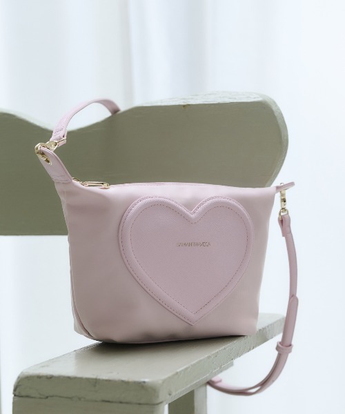 SAMANTHAVEGA(サマンサベガ)の「フロントハートナイロンショルダーバッグ(ショルダーバッグ・レディース・ブラック/ライトブルー/ピンク・FREE)」の3枚目の写真
