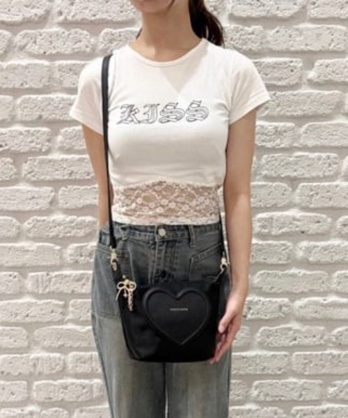 SAMANTHAVEGA(サマンサベガ)の「フロントハートナイロンショルダーバッグ(ショルダーバッグ・レディース・ブラック/ライトブルー/ピンク・FREE)」の2枚目の写真