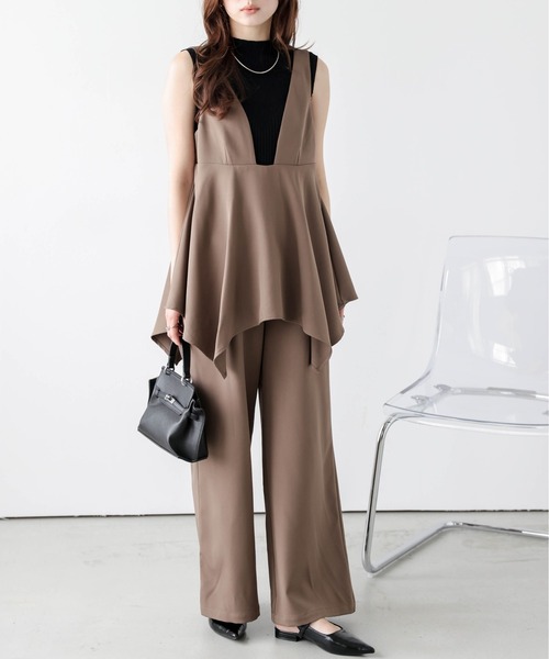 SUGAR BISKET（シュガービスケット）の「ドレープペプラムサロペット（サロペット/オーバーオール・レディース・ブラック/ネイビー/ベージュ/モカ・M/L）」の3枚目の写真