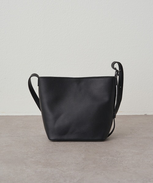 PUAL CE CIN（ピュアルセシン）の「フェイクレザーヴィンテージライクBAG（ショルダーバッグ・レディース・ブラック・FREE）」の8枚目の写真