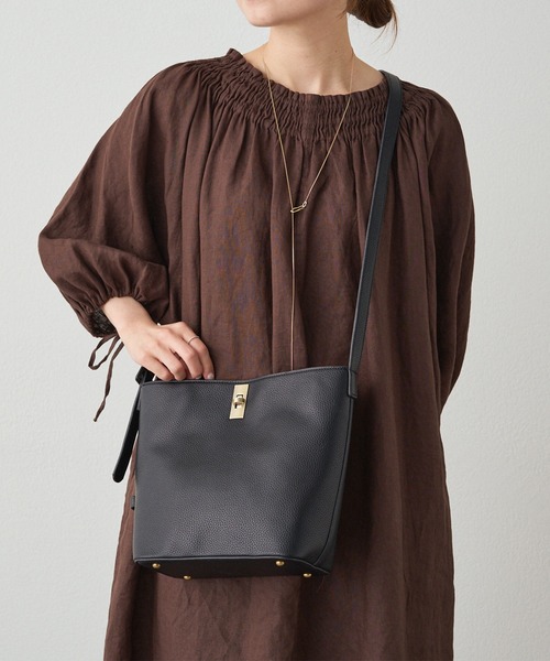 PUAL CE CIN（ピュアルセシン）の「フェイクレザーヴィンテージライクBAG（ショルダーバッグ・レディース・ブラック・FREE）」の3枚目の写真
