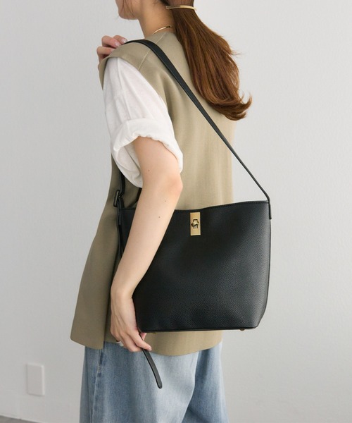 PUAL CE CIN（ピュアルセシン）の「フェイクレザーヴィンテージライクBAG（ショルダーバッグ・レディース・ブラック・FREE）」の13枚目の写真