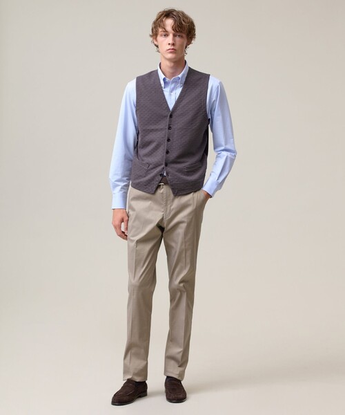 J.PRESS（ジェイプレス）の「重ねて映える洗練レイヤード【ストレッチ / イージーケア】【FLEX YARN】ハイゲージ ニットベスト（ベスト・メンズ・グレー系/ネイビー系・SMALL/MEDIUM/LARGE/X-LARGE）」の4枚目の写真