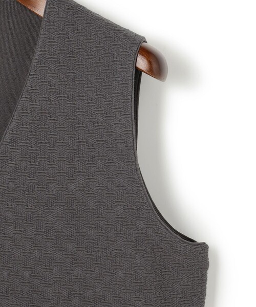 J.PRESS（ジェイプレス）の「重ねて映える洗練レイヤード【ストレッチ / イージーケア】【FLEX YARN】ハイゲージ ニットベスト（ベスト・メンズ・グレー系/ネイビー系・SMALL/MEDIUM/LARGE/X-LARGE）」の10枚目の写真