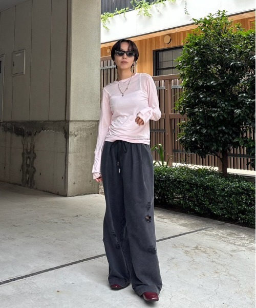 Ameri（アメリ）の「＜ZOZOTOWN限定＞TURN OVER DETAIL TOP（Tシャツ/カットソー・レディース・ホワイト/ブラック/ピンク・FREE）」の17枚目の写真