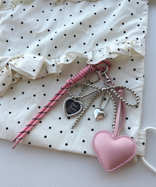 kutir(クティール)の「kutirlune/マルチデザインチャーム(キーホルダー・レディース・ブラック/ピンク/レッド・FREE)」の2枚目の写真