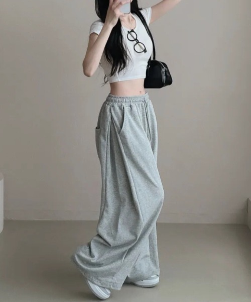 yuue' ( wear )(ユーイ)の「バックロゴスウェットワイドパンツ(スウェットパンツ・レディース・ネイビー/ブラック/グレー・FREE)」の13枚目の写真