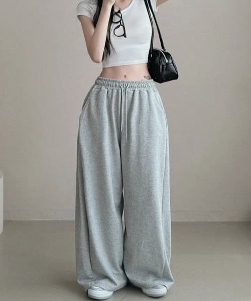 yuue' ( wear )(ユーイ)の「バックロゴスウェットワイドパンツ(スウェットパンツ・レディース・ネイビー/ブラック/グレー・FREE)」の12枚目の写真