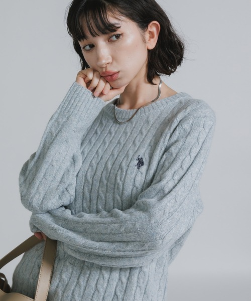 U.S. POLO ASSN.(ユーエスポロアッスン)の「U.S. POLO ASSN./ユーエスポロアッスン ウールクルーケーブルニット 冬服(ニット/セーター・レディース・チャコール/サックスブルー/アイボリー/ピンク/ベージュ・M/L)」の4枚目の写真