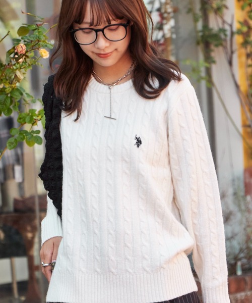 U.S. POLO ASSN.(ユーエスポロアッスン)の「U.S. POLO ASSN./ユーエスポロアッスン ウールクルーケーブルニット 冬服(ニット/セーター・レディース・チャコール/サックスブルー/アイボリー/ピンク/ベージュ・M/L)」の2枚目の写真