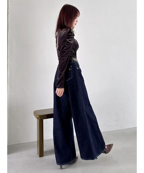 dazzlin(ダズリン)の「スイッチングワイドデニムパンツ(デニムパンツ・レディース・ライトブルー/インディゴブルー・SMALL/MEDIUM)」の4枚目の写真