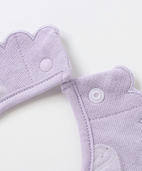 SLAP SLIP BABY（スラップスリップベビー）の「縁刺しゅうスカラップラメチュール襟フリルスタイベビー（スタイ/よだれかけ・キッズ・パープル/ピンク・FREE）」の8枚目の写真