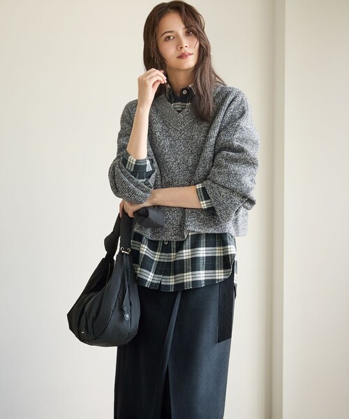 23区 S（ニジュウサンクチイサイサイズ）の「【SLOW/一部店舗限定】ソフトウール Vネック ニット（ニット/セーター・レディース・グレー系3/レッド系/ホワイト系・32）」の13枚目の写真