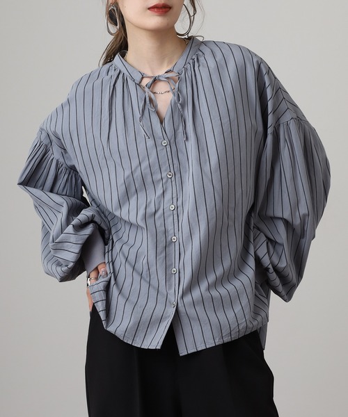 OMNES(オムネス)の「製品洗いブロード袖口リブギャザーシャツ(シャツ/ブラウス・レディース・グレー系その他/ライトブルー/ブルー系その他/ライトグレー/ホワイト/ブラック系その他・FREE)」の1枚目の写真