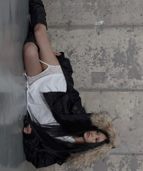 FANCY CLUB（ファンシークラブ）の「【FANCY CLUB】EYELET FUR MA-1 / 【ファンシークラブ】アイレットファーＭＡ-1（MA-1・レディース・ブラック/バーガンディー・ONE SIZE）」の5枚目の写真