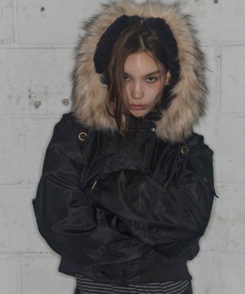 FANCY CLUB（ファンシークラブ）の「【FANCY CLUB】EYELET FUR MA-1 / 【ファンシークラブ】アイレットファーＭＡ-1（MA-1・レディース・ブラック/バーガンディー・ONE SIZE）」の7枚目の写真