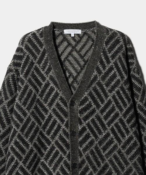 A DAY IN THE LIFE UNITED ARROWS(アデイインザライフユナイテッドアローズ)の「アブストラクト パターン カーディガン-ウォッシャブル-<A DAY IN THE LIFE>(カーディガン/ボレロ・メンズ・ブラック/ベージュ/ネイビー・L/M)」の21枚目の写真