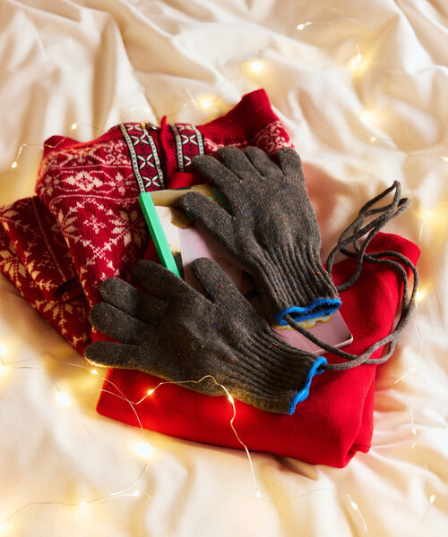 FREAK'S STORE(フリークスストア)の「WOOL EASY SLIT GLOVE ウール イージーグローブ スマホ対応スリット付き(手袋・メンズ・グレー/ナチュラル/ブラック・ONE SIZE)」の4枚目の写真