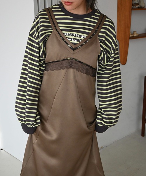 WILLFULLY（ウィルフリー）の「border logo print cropped sweat tops（スウェット・レディース・ネイビー/ホワイト/ライム・FREE）」の3枚目の写真