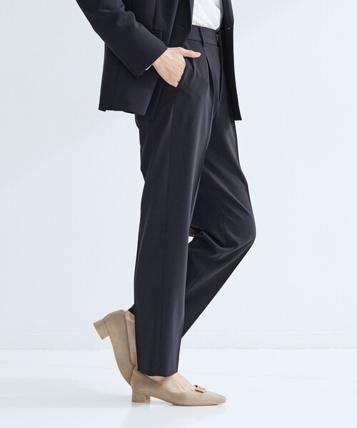 green label relaxing（グリーンレーベルリラクシング）の「［size SHORT/TALLあり］パウドレ テーパード パンツ ウォッシャブル ストレッチ（スラックス・レディース・ネイビー/ブラック・TALL/46/44/42/40/38/36/34/SHORT）」の6枚目の写真