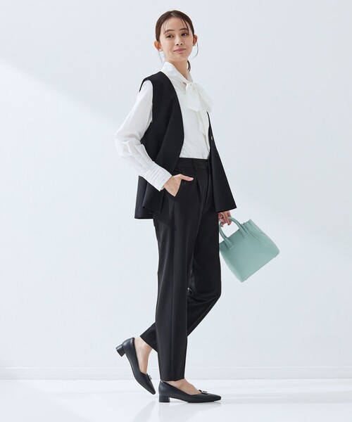 green label relaxing（グリーンレーベルリラクシング）の「［size SHORT/TALLあり］パウドレ テーパード パンツ ウォッシャブル ストレッチ（スラックス・レディース・ネイビー/ブラック・TALL/46/44/42/40/38/36/34/SHORT）」の18枚目の写真