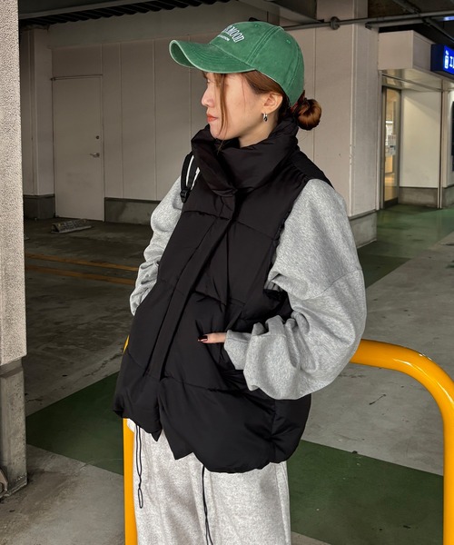 ISOOK（アイスー）の「【ISOOK / アイスー】中綿ダウンベスト / ジップ付き パデットベスト ショートベスト 中綿ベスト ハイネック ブラック ベージュ 黒 ZOZOTOWN限定（ダウンベスト・レディース・ベージュ/ブラック・FREE）」の7枚目の写真