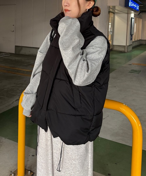 ISOOK（アイスー）の「【ISOOK / アイスー】中綿ダウンベスト / ジップ付き パデットベスト ショートベスト 中綿ベスト ハイネック ブラック ベージュ 黒 ZOZOTOWN限定（ダウンベスト・レディース・ベージュ/ブラック・FREE）」の13枚目の写真