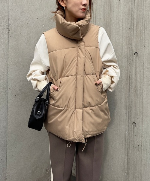 ISOOK（アイスー）の「【ISOOK / アイスー】中綿ダウンベスト / ジップ付き パデットベスト ショートベスト 中綿ベスト ハイネック ブラック ベージュ 黒 ZOZOTOWN限定（ダウンベスト・レディース・ベージュ/ブラック・FREE）」の20枚目の写真