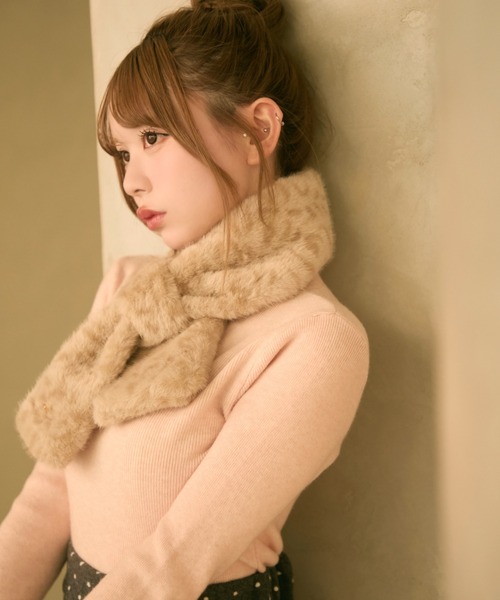 TITTY&CO.（ティティーアンドコー）の「レオパード柄フェイクファーマフラー（マフラー・レディース・ブラウン/ベージュ・FREE）」の2枚目の写真