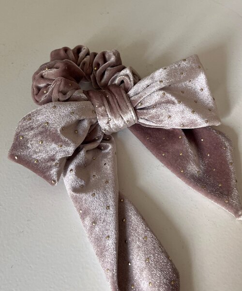 prose verse（プロズヴェール）の「ゴールドドットベロアリボンヘアゴム（シュシュ・レディース・ブラック/ベージュ・FREE）」の4枚目の写真