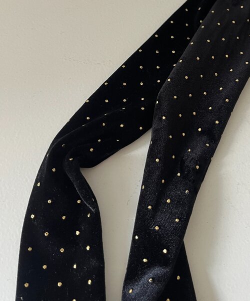 prose verse（プロズヴェール）の「ゴールドドットベロアリボンヘアゴム（シュシュ・レディース・ブラック/ベージュ・FREE）」の9枚目の写真