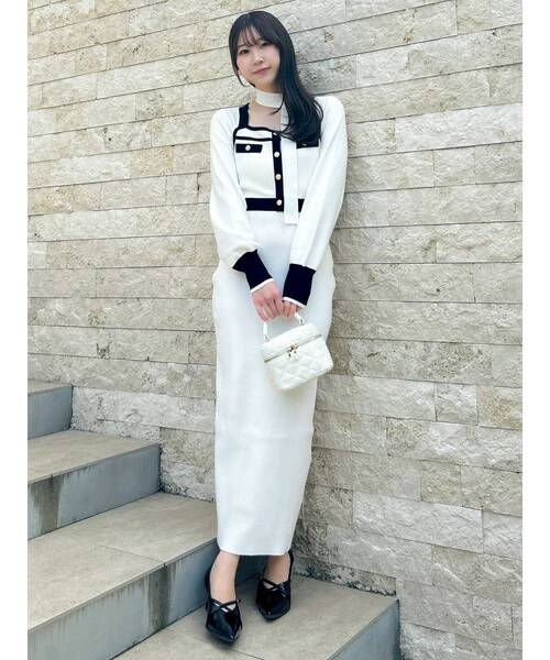 dazzlin(ダズリン)の「バイカラーニットワンピース(ワンピース・レディース・ブラック/オフホワイト/ブルー・FREE)」の14枚目の写真