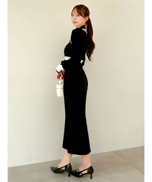 dazzlin(ダズリン)の「バイカラーニットワンピース(ワンピース・レディース・ブラック/オフホワイト/ブルー・FREE)」の4枚目の写真