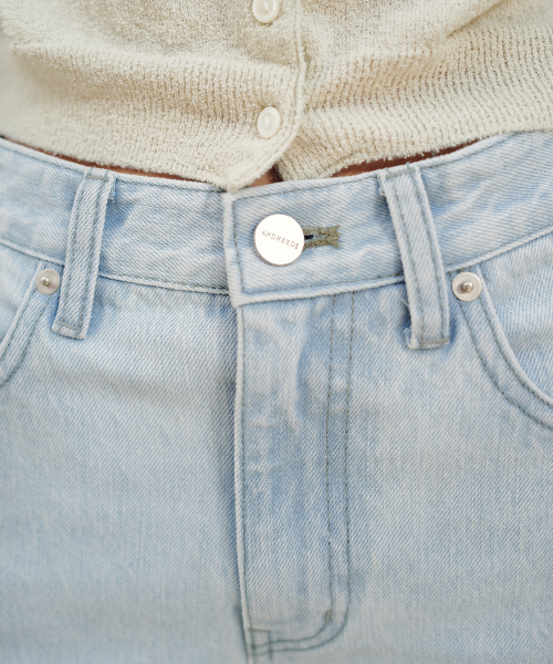 ANDNEEDS（アンドニーズ）の「Tate destroyed denim (light blue)（デニムパンツ・レディース・その他・SMALL/MEDIUM/LARGE）」の4枚目の写真
