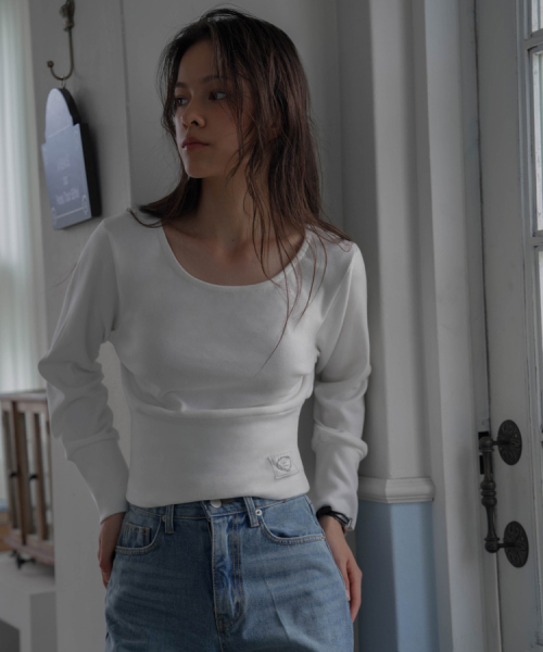 DEHEVE（デヘヴェ）の「Slim U-neck Long Sleeve [Ivory]（Tシャツ/カットソー・レディース・アイボリー・FREE）」の2枚目の写真