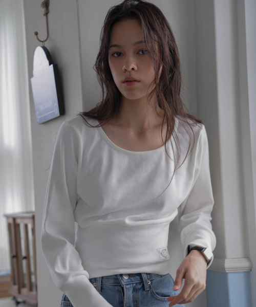 DEHEVE（デヘヴェ）の「Slim U-neck Long Sleeve [Ivory]（Tシャツ/カットソー・レディース・アイボリー・FREE）」の4枚目の写真