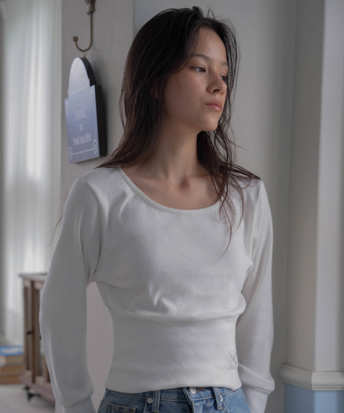DEHEVE（デヘヴェ）の「Slim U-neck Long Sleeve [Ivory]（Tシャツ/カットソー・レディース・アイボリー・FREE）」の5枚目の写真